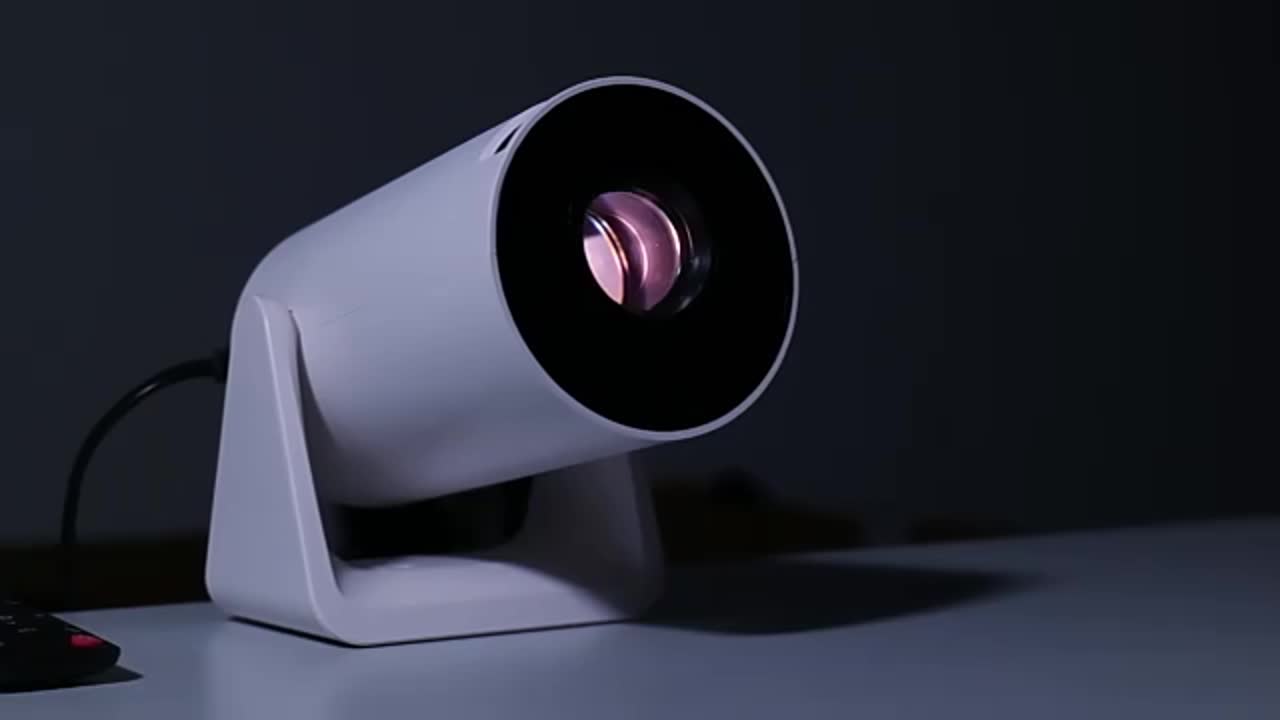 Mini projektor obsługujący rozdzielczość 4K i natywną rozdzielczość 1080P z systemem Android 11,. Przenośny projektor do użytku domowego/na zewnątrz. Odpowiedni dla systemów Android/iPhone/PC/Mac/Switch, projektor kina domowego